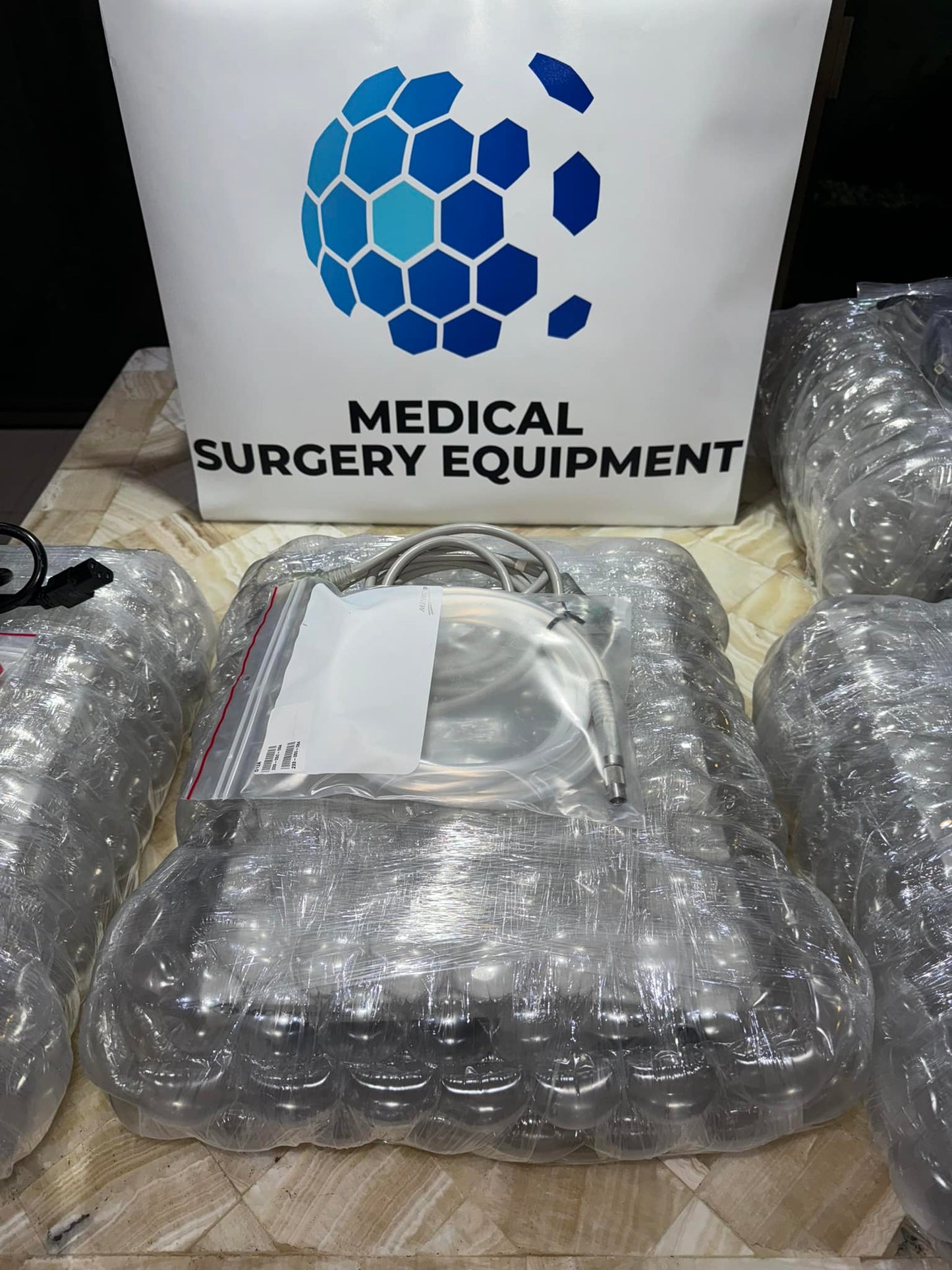 Fuente de luz stryker LED L9000 con cable de fibra óptica.