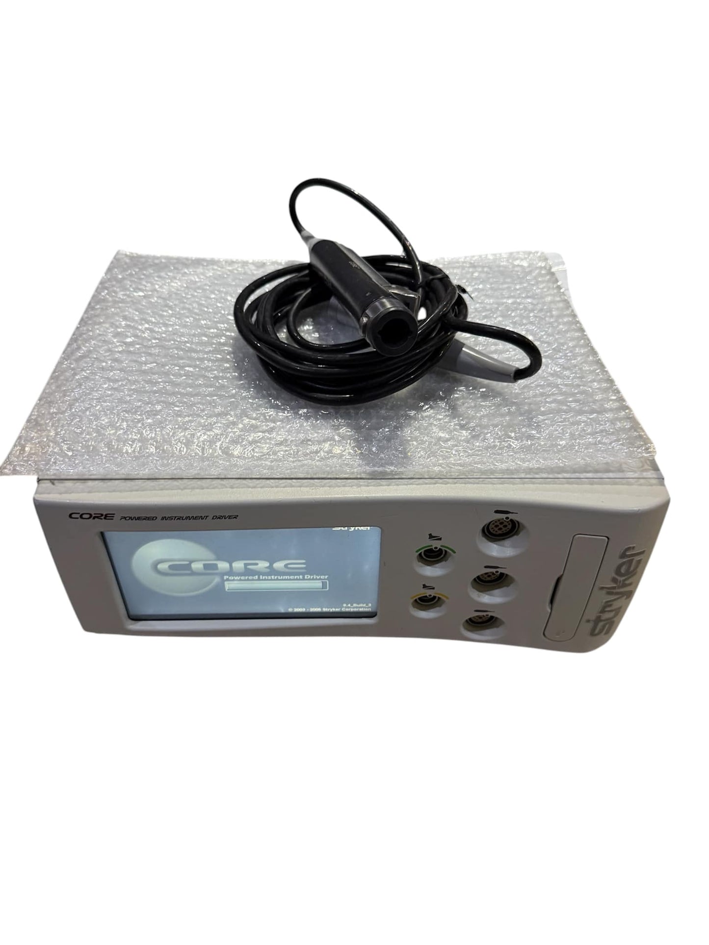 Consola Stryker Core con su pieza de mano Fórmula Core.