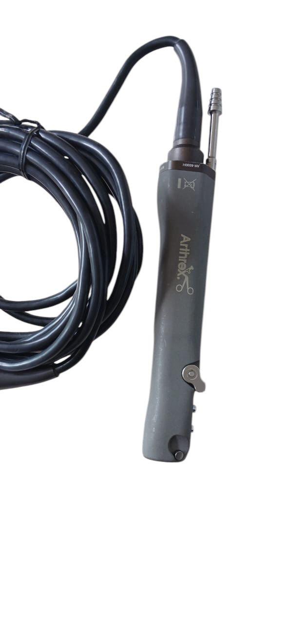 Shaver Arthrex Synergy Resection con su pieza de mano